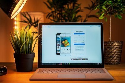 /laptop-3781380_1920.jpg